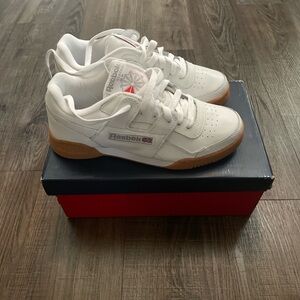 Reebok Classic workout trainers with gum soles 6-6.5